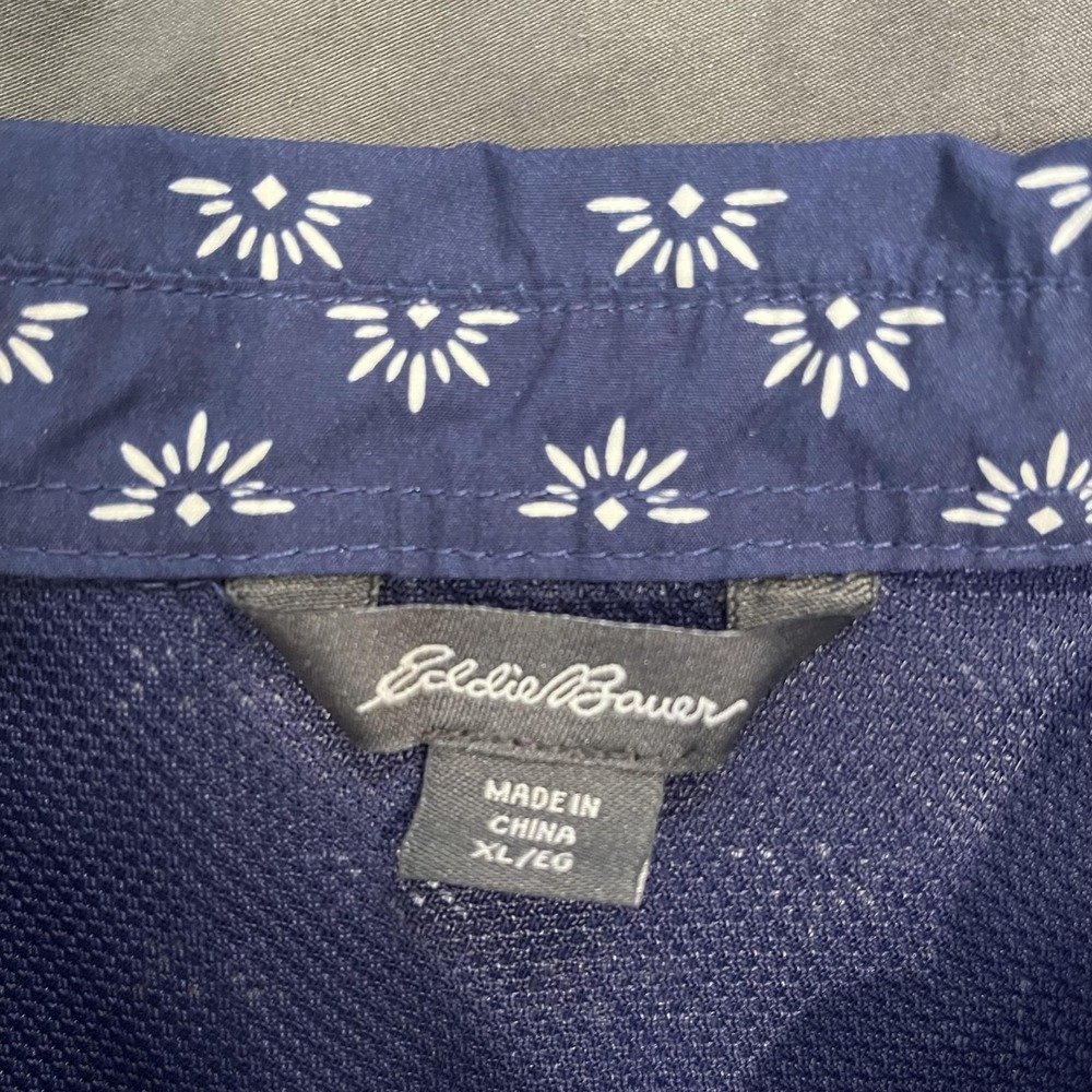 Eddie Bauer Shirt Mens XL Blue Short Sleeve Button Up Geometric Pockets Casual - Picture 2 of 5